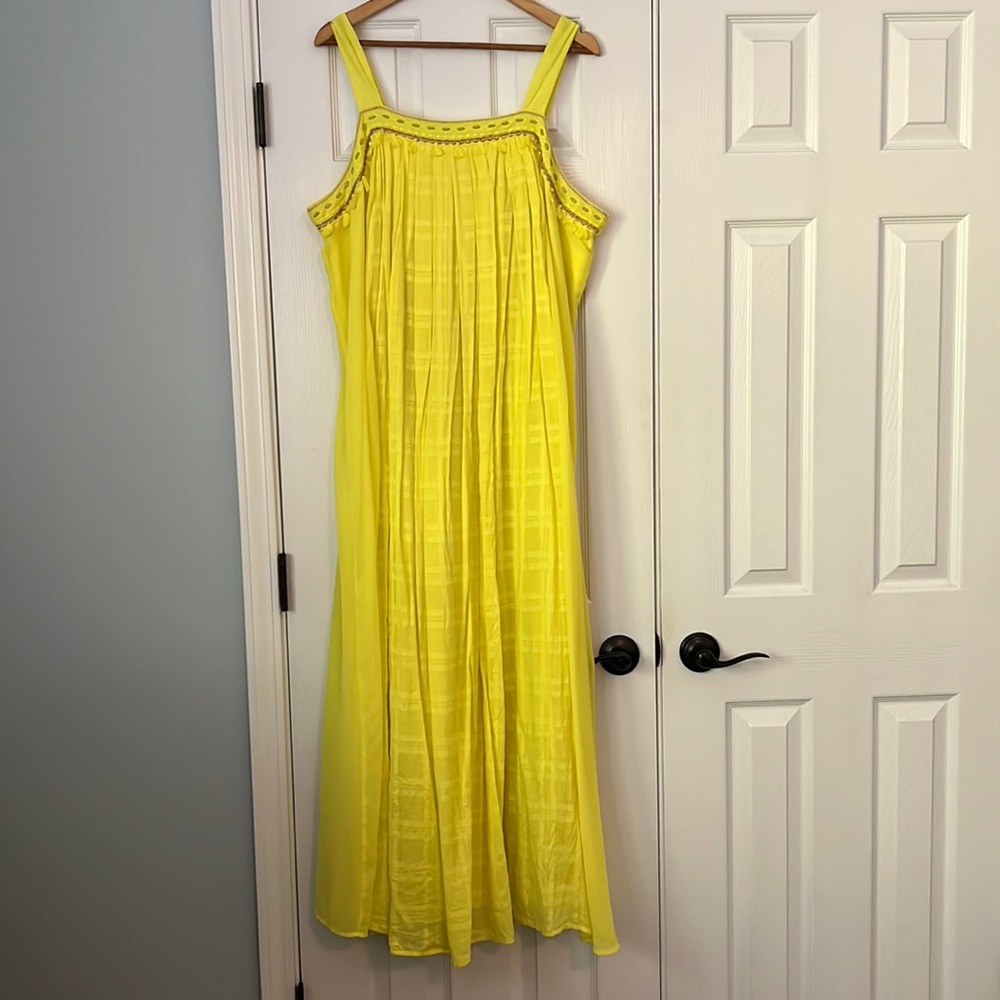 Gorgeous yellow maxi dress size 18